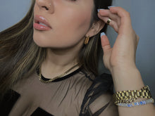 Load image into Gallery viewer, Subtle rectangle hoops
